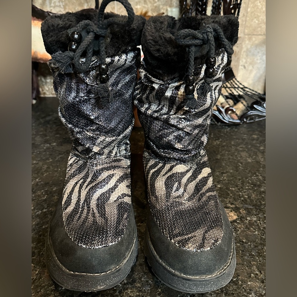 Skechers Black and Gray Zebra Sequin Ankle Boots
